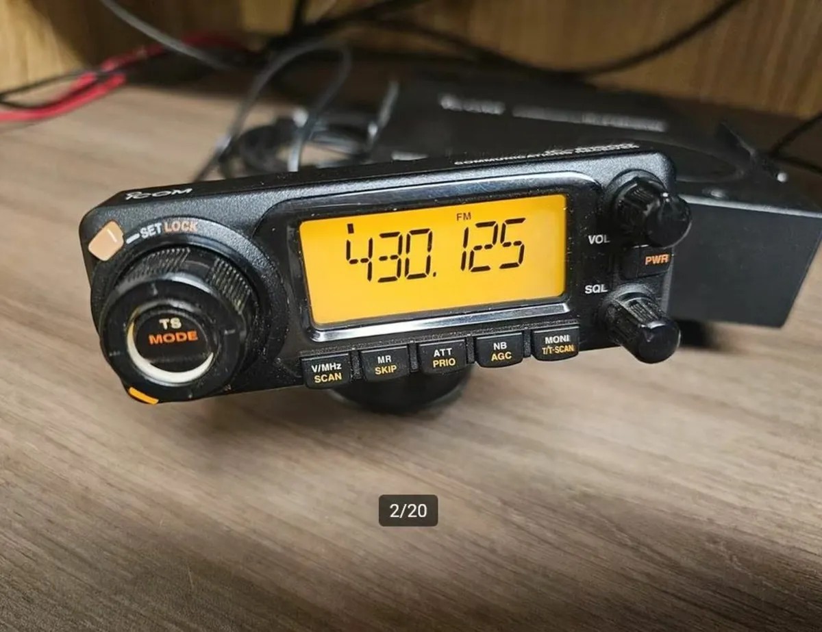 Icom R1500 receiver - Image 1