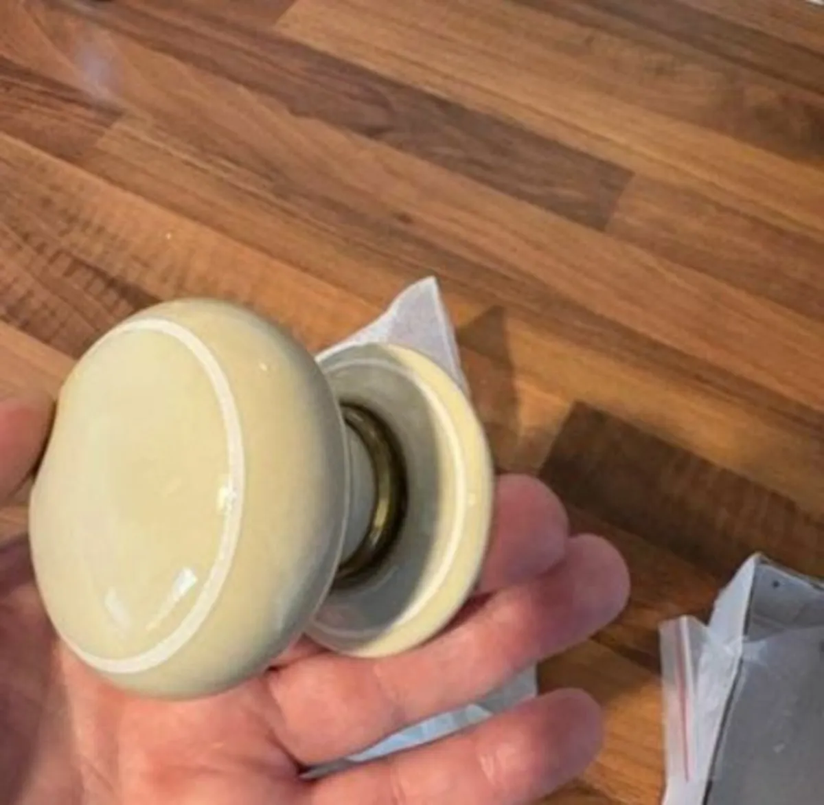 Porcelain door knobs - Image 3