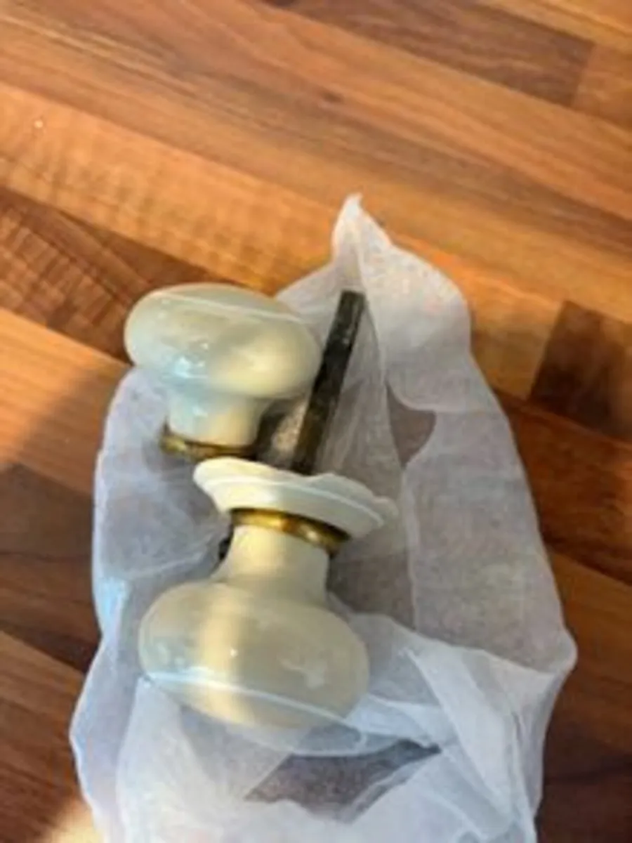 Porcelain door knobs - Image 1