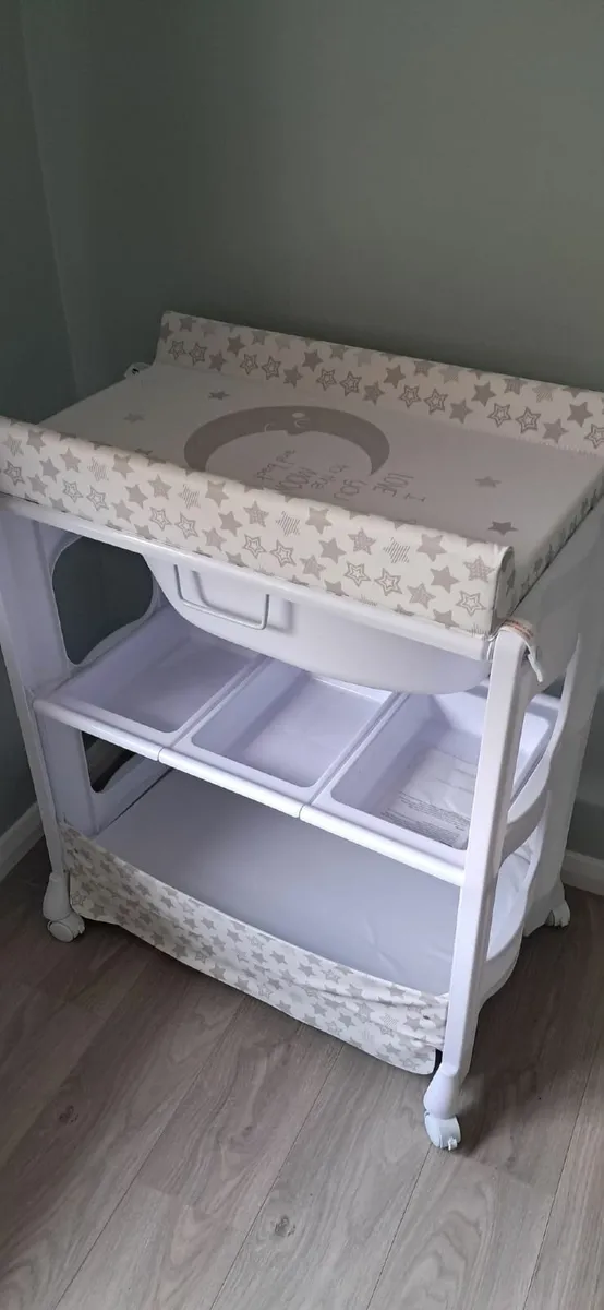 Baby changing table - Image 2