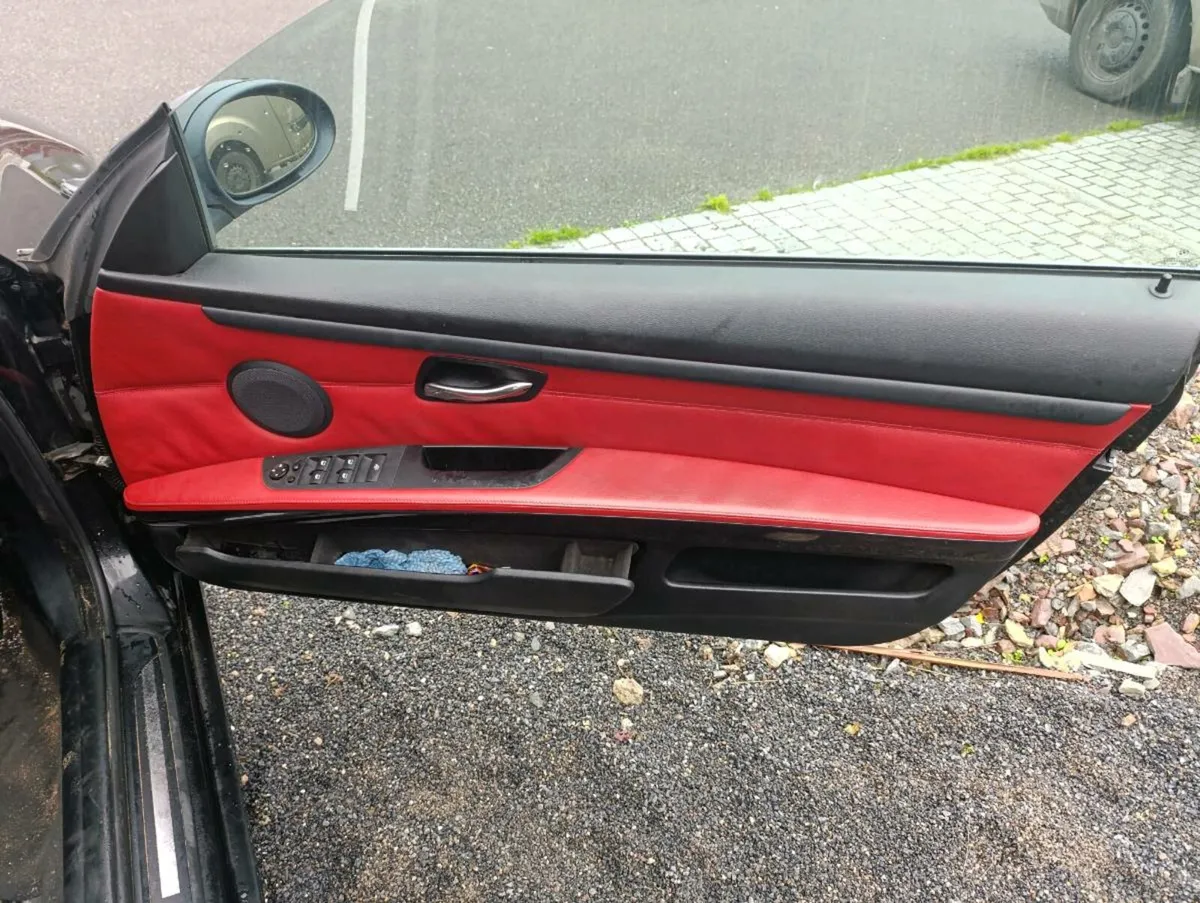 Bmw e93 convertible red interior - Image 1