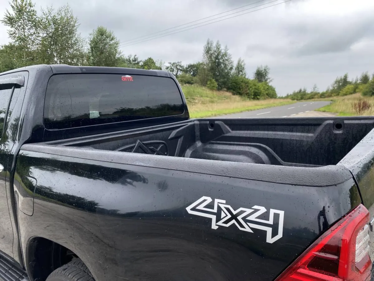 2021 Toyota Hilux Invincible 2.8 D-4D Auto - Image 3