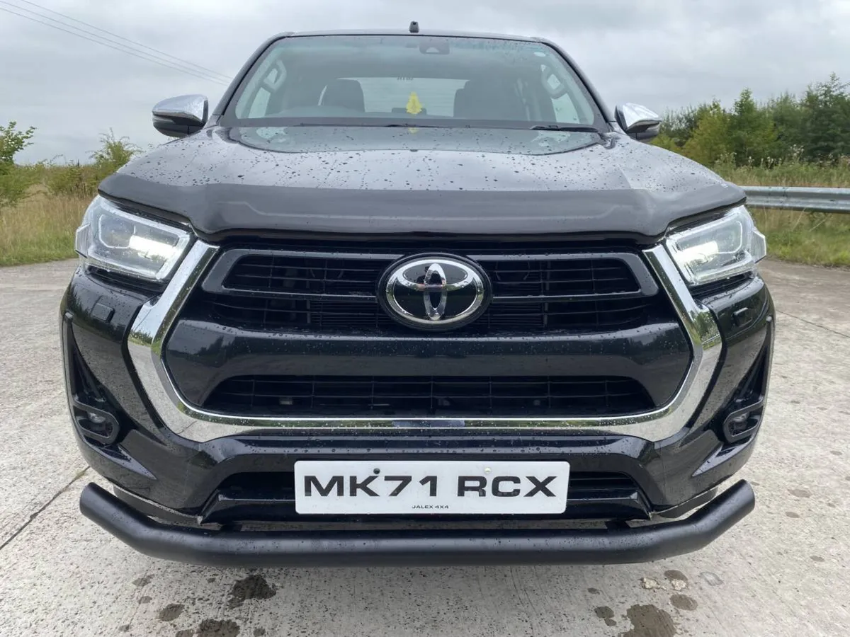 2021 Toyota Hilux Invincible 2.8 D-4D Auto - Image 4