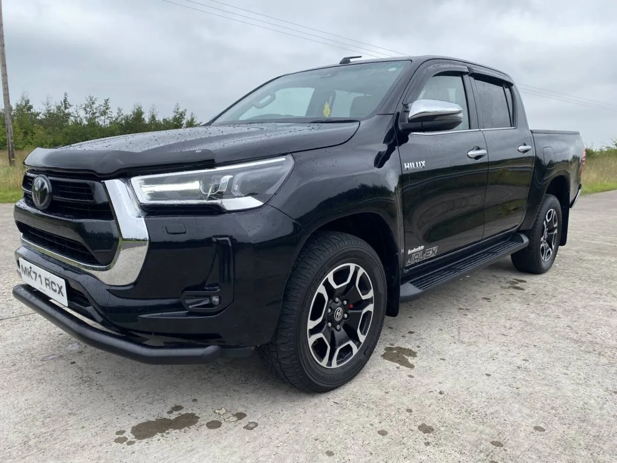 2021 Toyota Hilux Invincible 2.8 D-4D Auto - Image 1