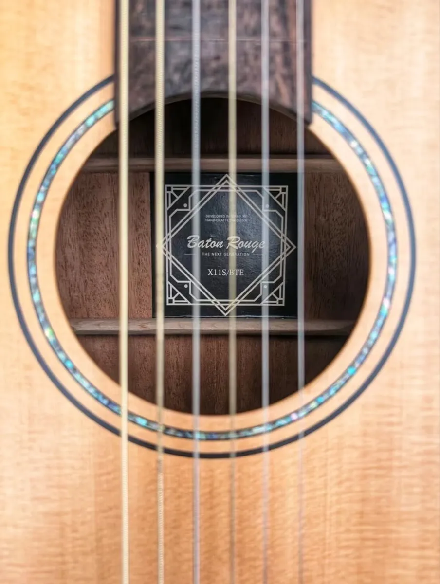 Fretless guitar Baton Rouge baritone guitar - Image 2