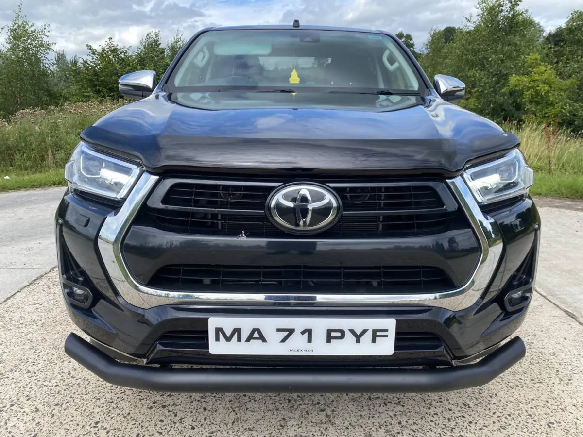 2021 Toyota Hilux Invincible 2.8 D-4D Auto - Image 3