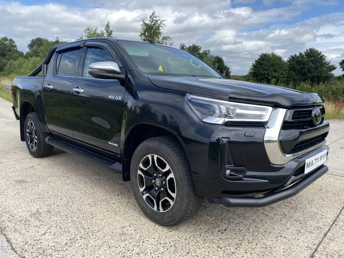 2021 Toyota Hilux Invincible 2.8 D-4D Auto - Image 4