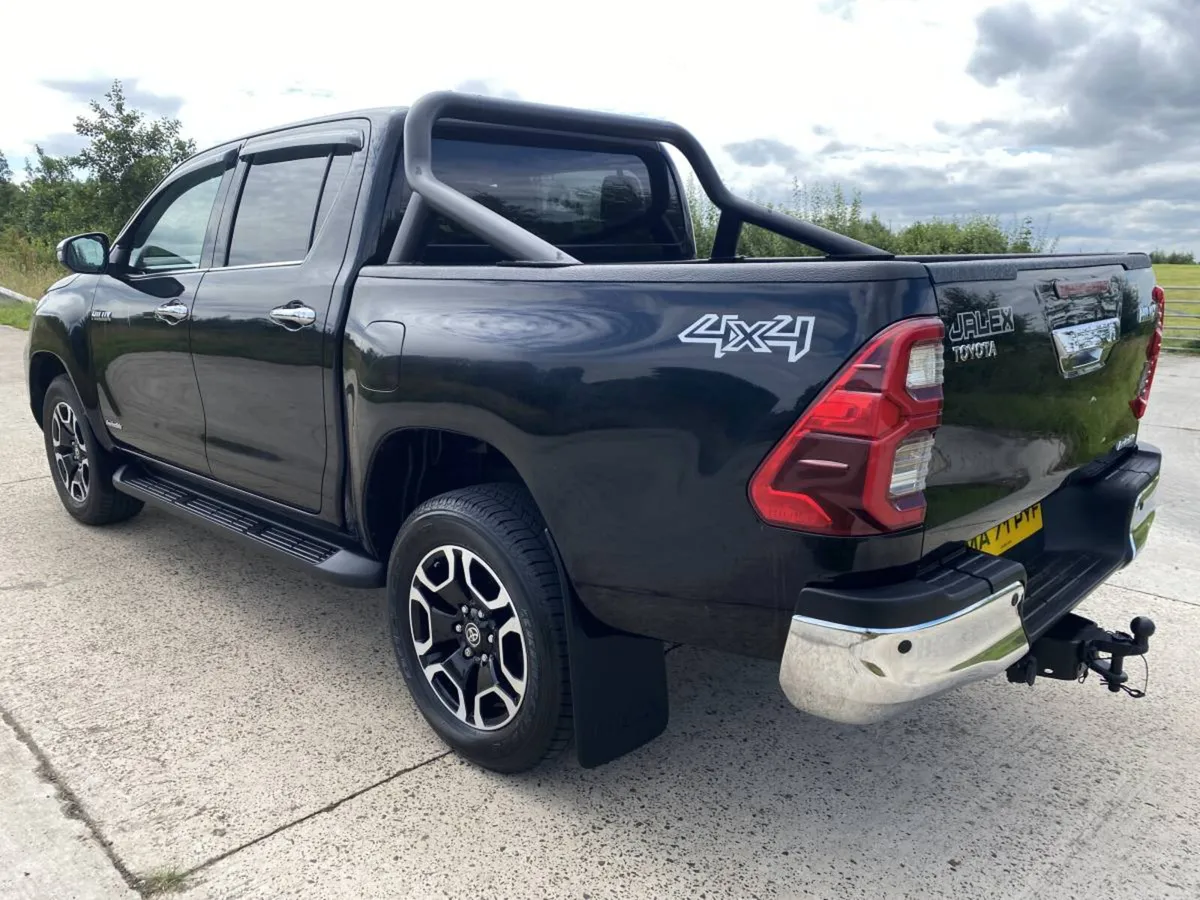 2021 Toyota Hilux Invincible 2.8 D-4D Auto - Image 2
