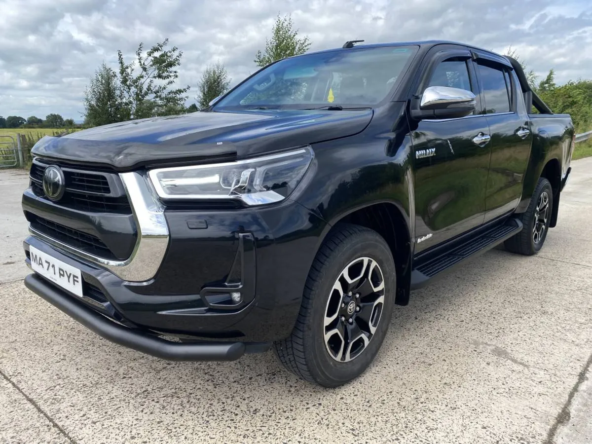 2021 Toyota Hilux Invincible 2.8 D-4D Auto - Image 1