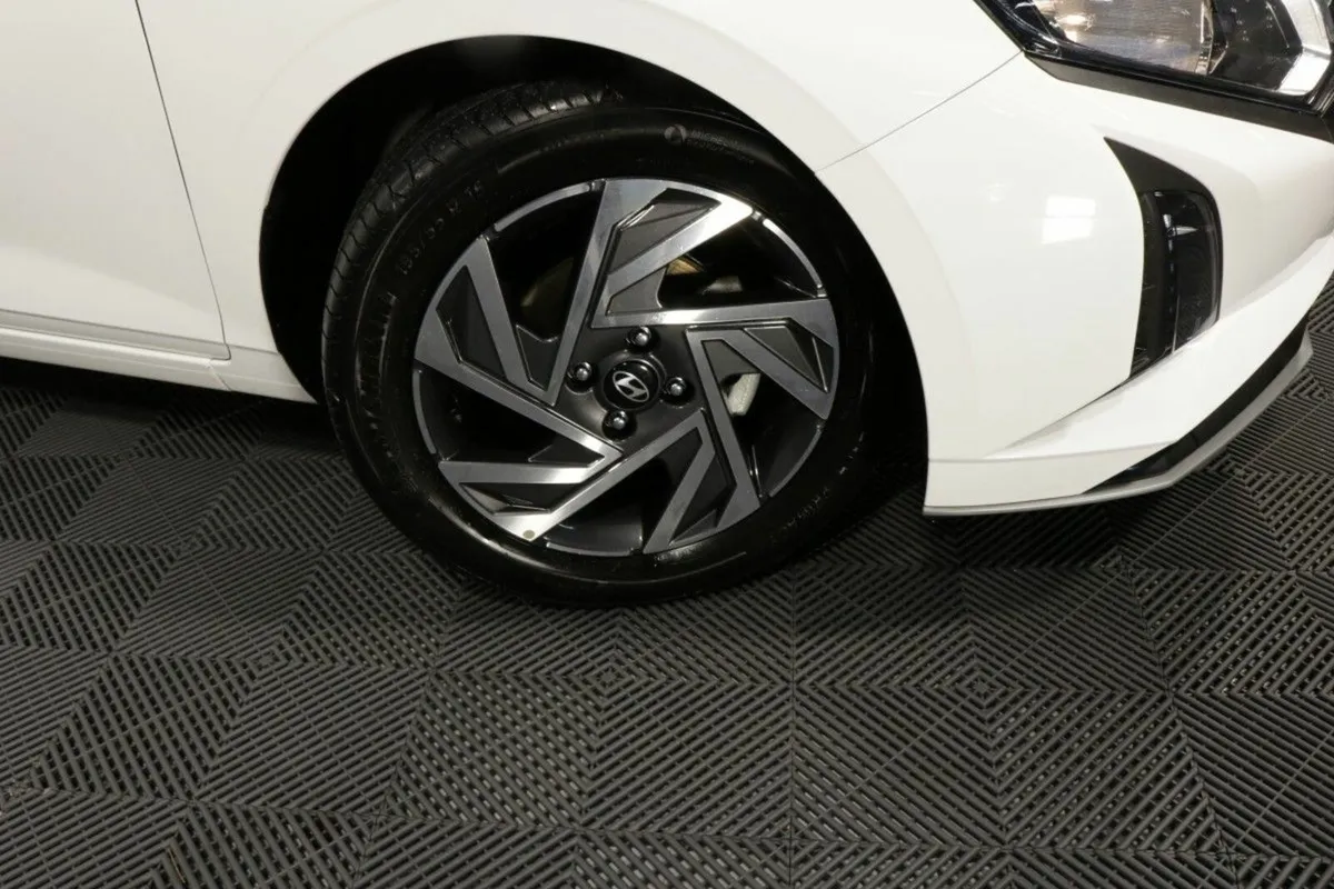 Hyundai i20 DELUXE PLUS - EX DEMO -1.2L PETROL HAT - Image 3