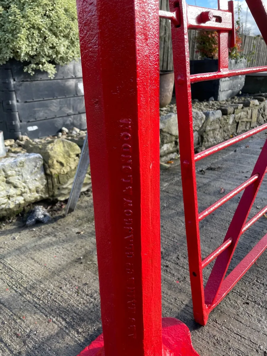 Gate  with pillars - Image 4