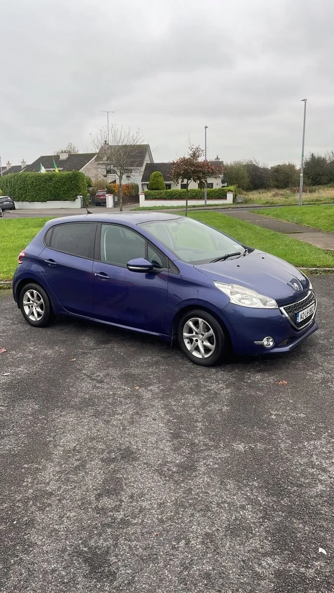 peugeot 208 - Image 1