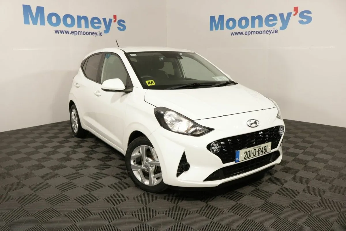 Hyundai i10 DELUXE PLUS 1.0L PETROL HATCHBACK - Image 1