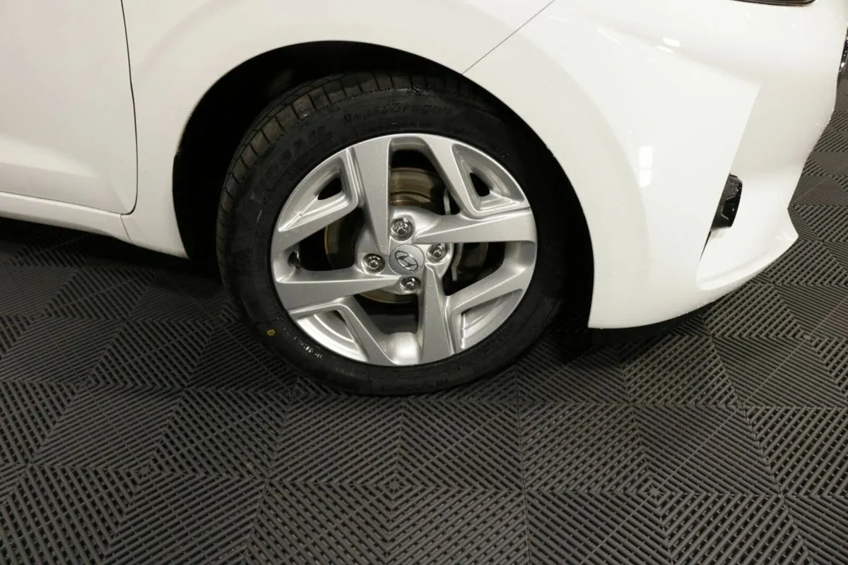 Hyundai i10 DELUXE PLUS 1.0L PETROL HATCHBACK - Image 3