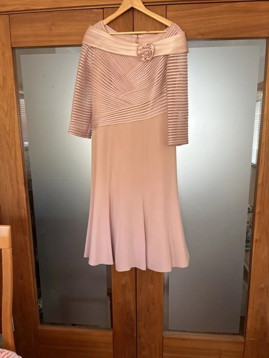 mother of the bride - Image 3