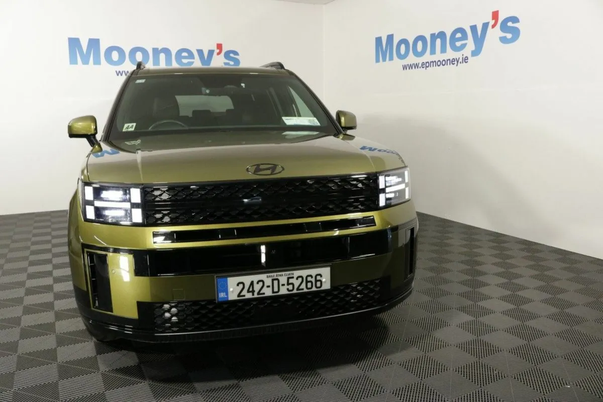 Hyundai Santa Fe PLUG IN HYBRID PREMIUM 1.6L PETRO - Image 2