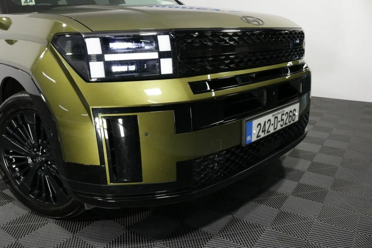 Hyundai Santa Fe PLUG IN HYBRID PREMIUM 1.6L PETRO - Image 3