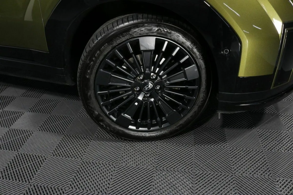 Hyundai Santa Fe PLUG IN HYBRID PREMIUM 1.6L PETRO - Image 4