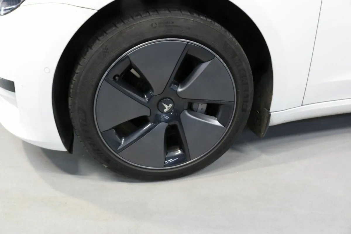 Tesla Model 3 RWD - Image 2