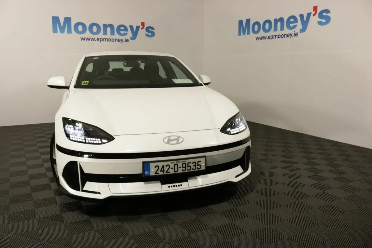 Hyundai IONIQ 6 SIGNATURE EX DEMO 77 kWh EV SALOON - Image 2