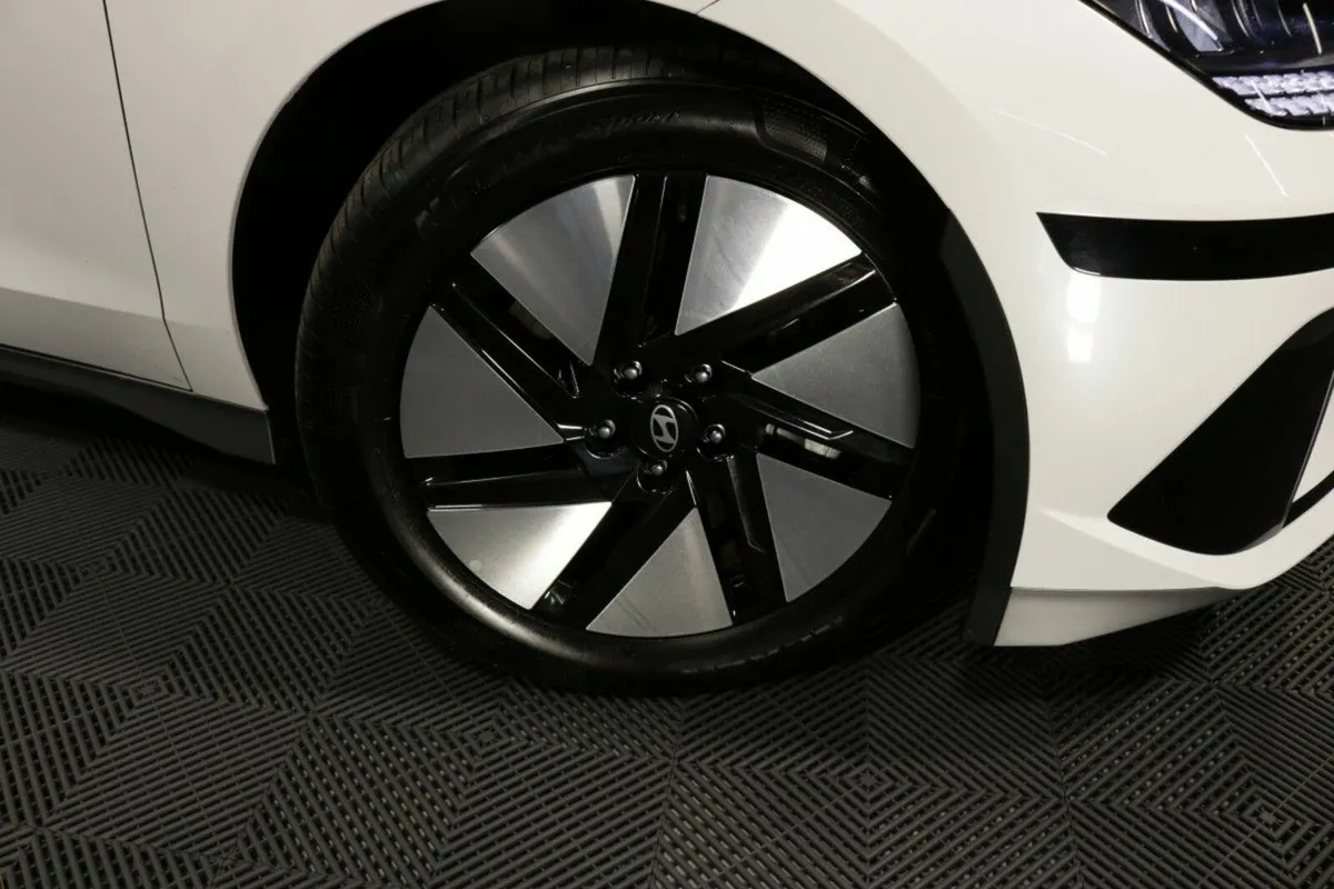 Hyundai IONIQ 6 SIGNATURE EX DEMO 77 kWh EV SALOON - Image 3