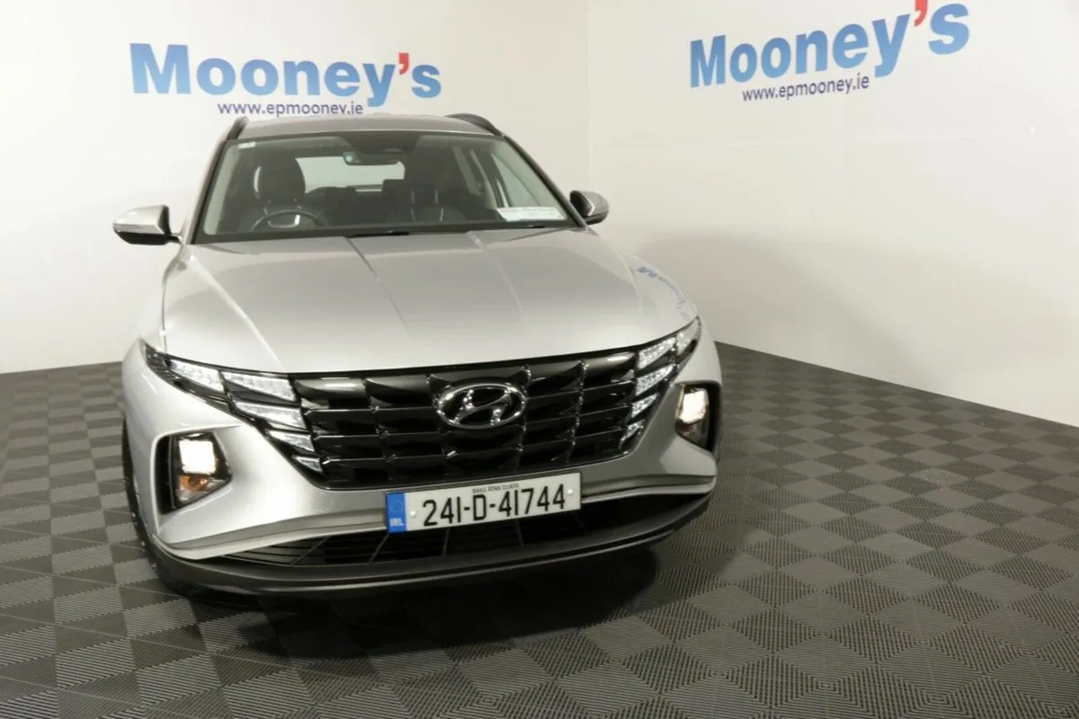 Hyundai Tucson EXECUTIVE 1.6L DIESEL SUV - Image 2