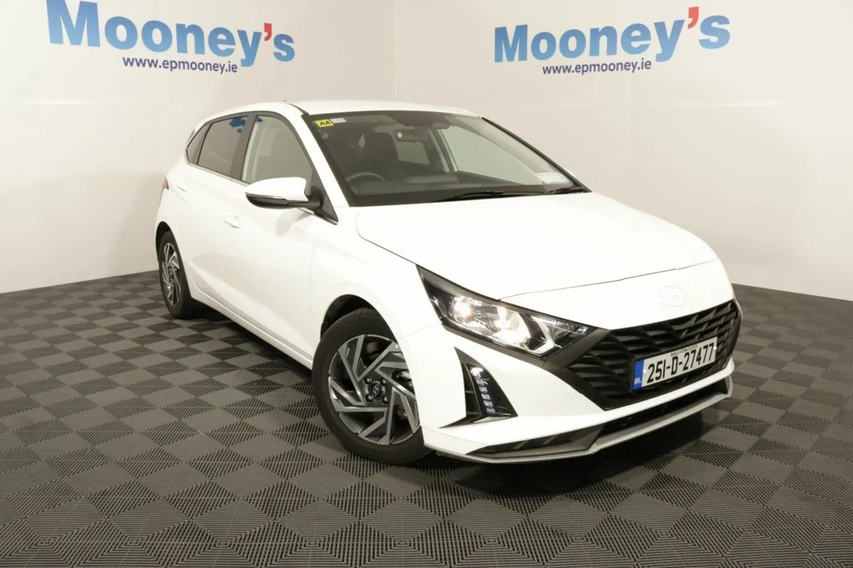 Hyundai i20 DELUXE PLUS 1.2L PETROL HATCHBACK - Image 1