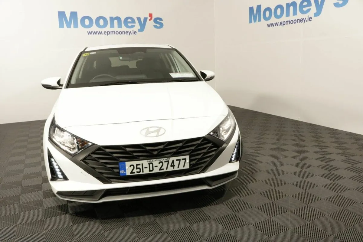 Hyundai i20 DELUXE PLUS 1.2L PETROL HATCHBACK - Image 2