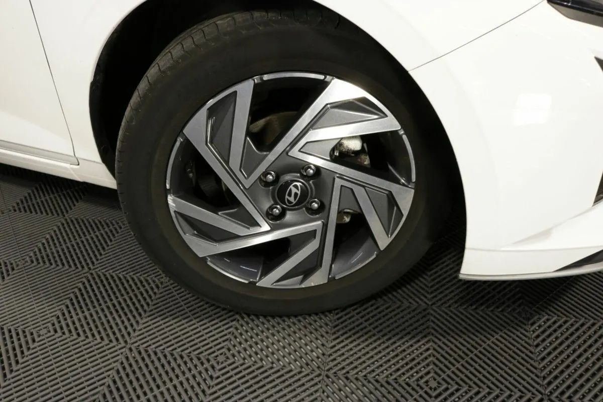 Hyundai i20 DELUXE PLUS 1.2L PETROL HATCHBACK - Image 3