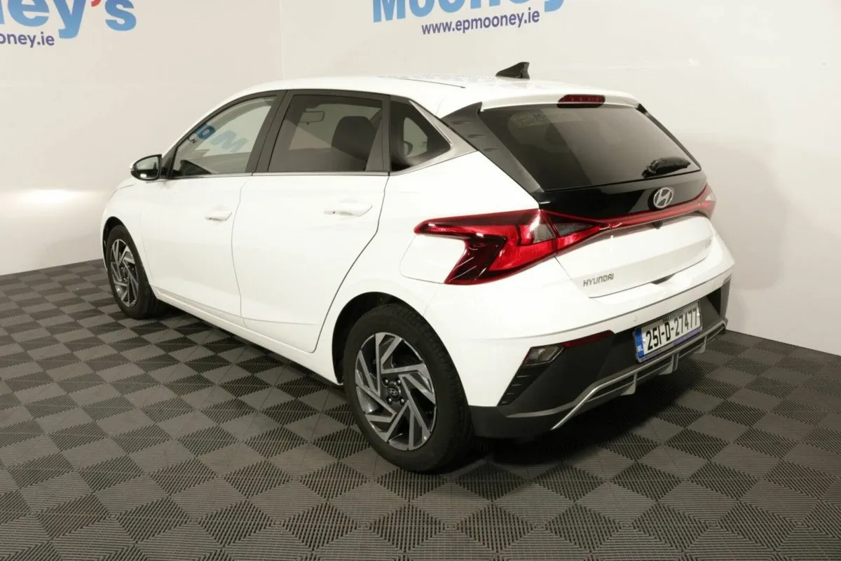 Hyundai i20 DELUXE PLUS 1.2L PETROL HATCHBACK - Image 4