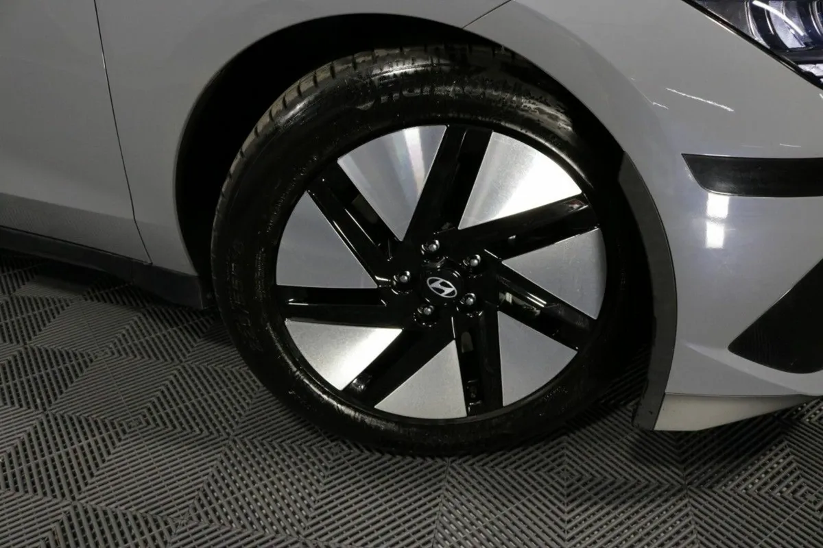 Hyundai IONIQ 6 SIGNATURE 53 kWh EV SALOON - Image 4