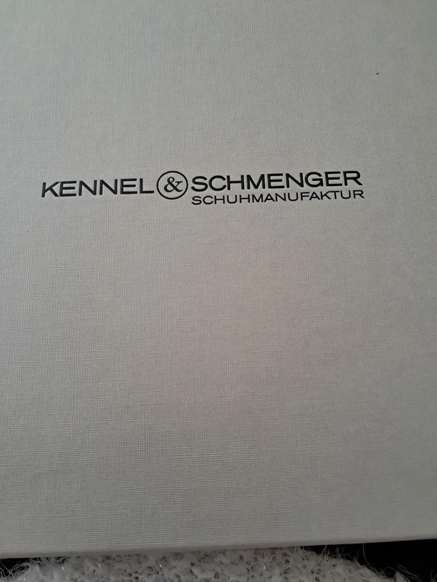 Ladies runners size 4.5 - Image 3