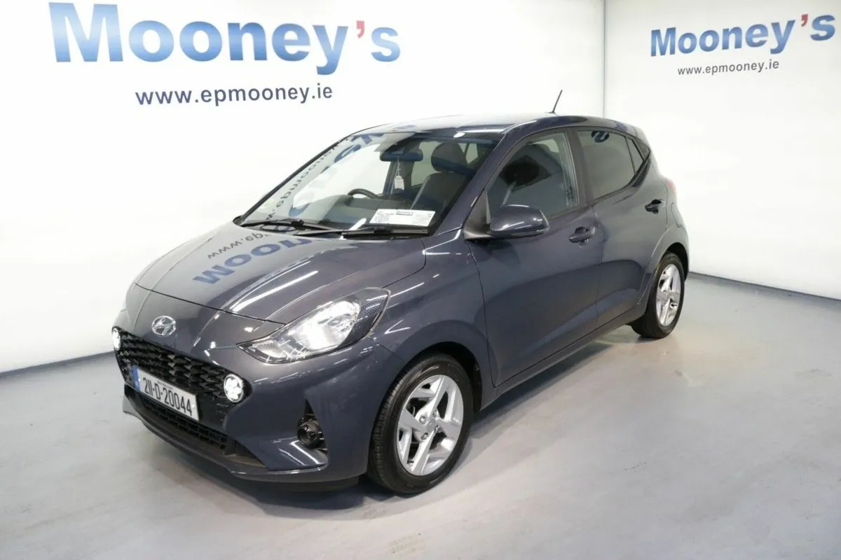 Hyundai i10 DELUXE 1.0L PETROL HATCHBACK - Image 1