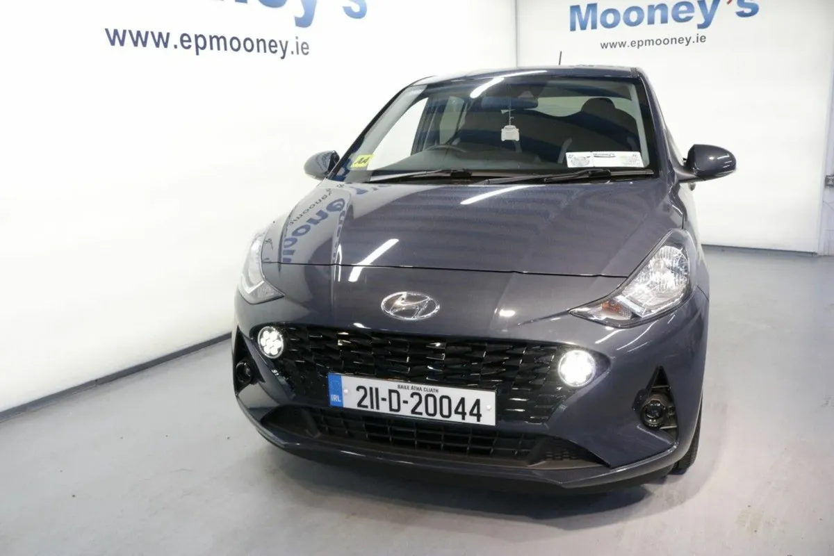 Hyundai i10 DELUXE 1.0L PETROL HATCHBACK - Image 2