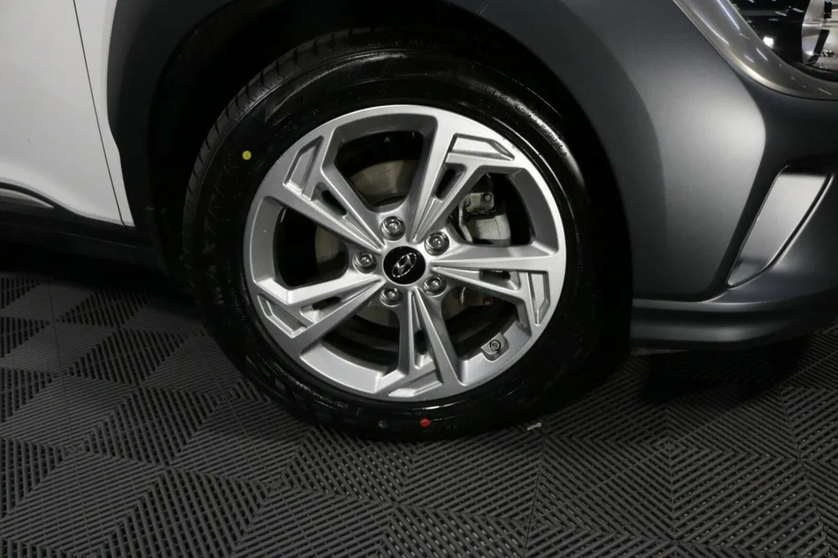 Hyundai KONA EXECUTIVE 1.0L PETROL COMPACT SUV - Image 3