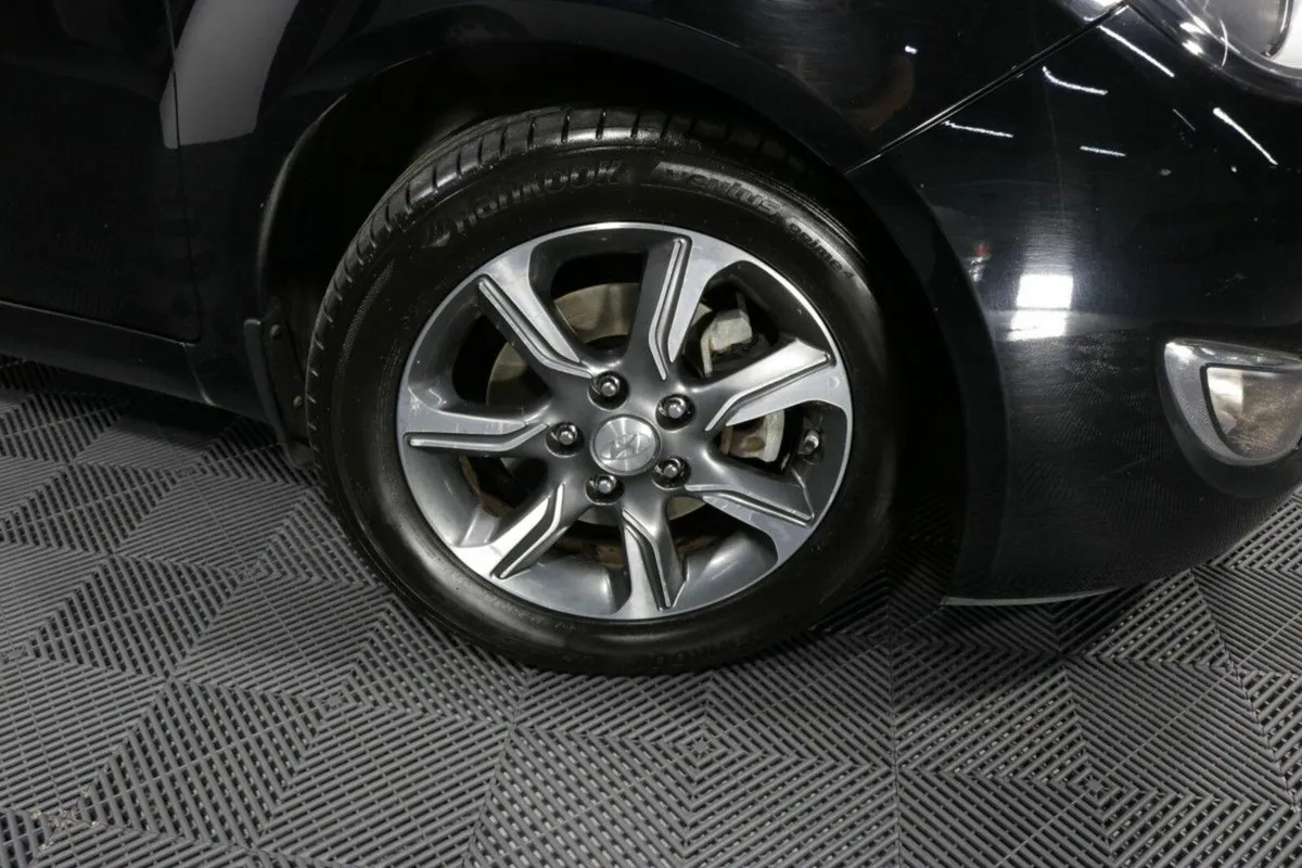 Hyundai ix20 DELUXE 1.4L PETROL HATCHBACK - Image 3