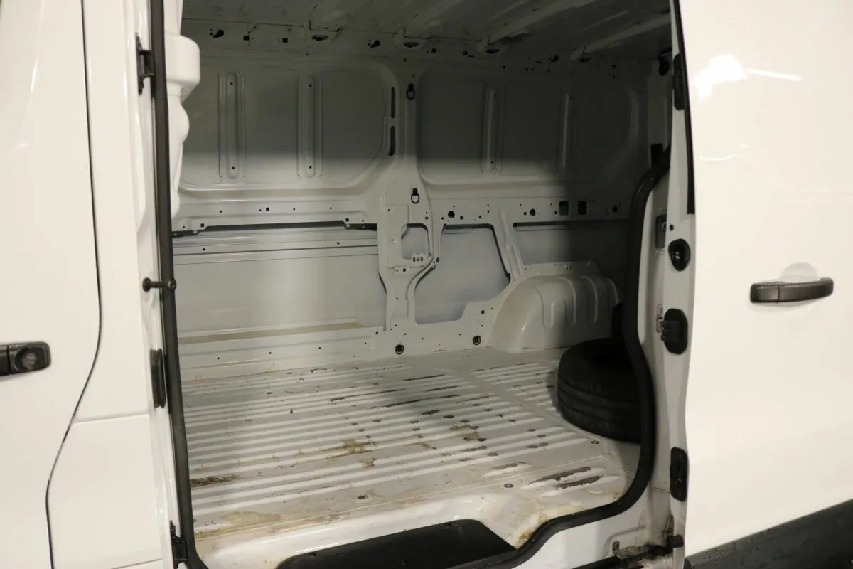 Nissan Primastar L2H1 130 SV COMMERCIAL VAN - PRIC - Image 4