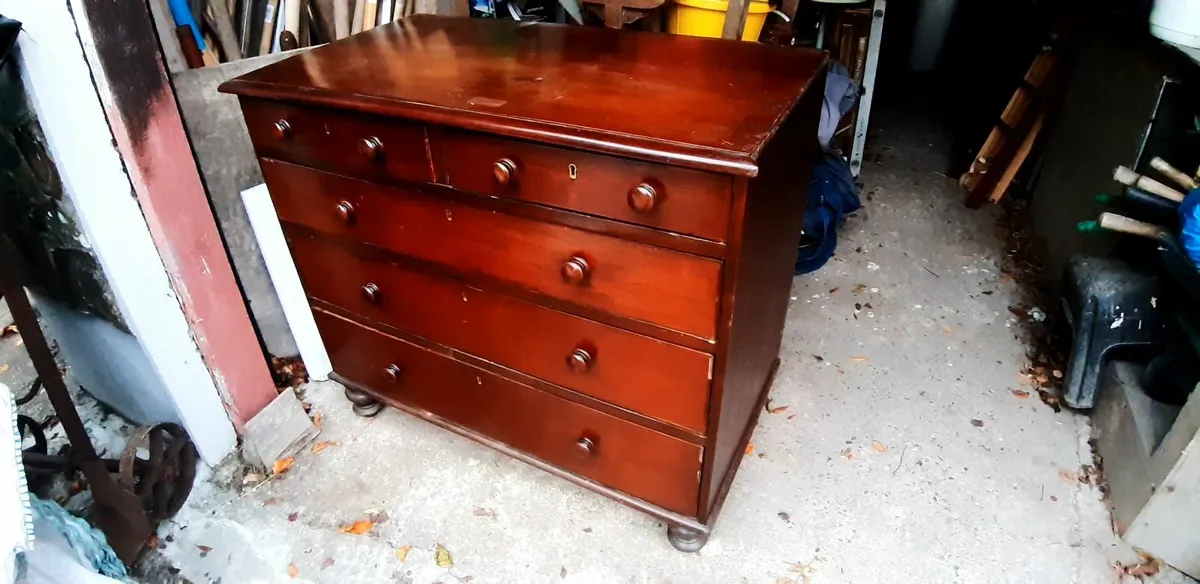 Mahogany chest of drawers - Image 1