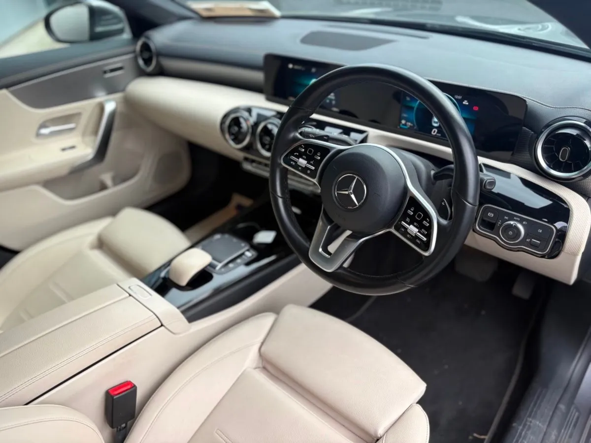 Mercedes-Benz CLA Cla180d Coup A/T Style - Image 3