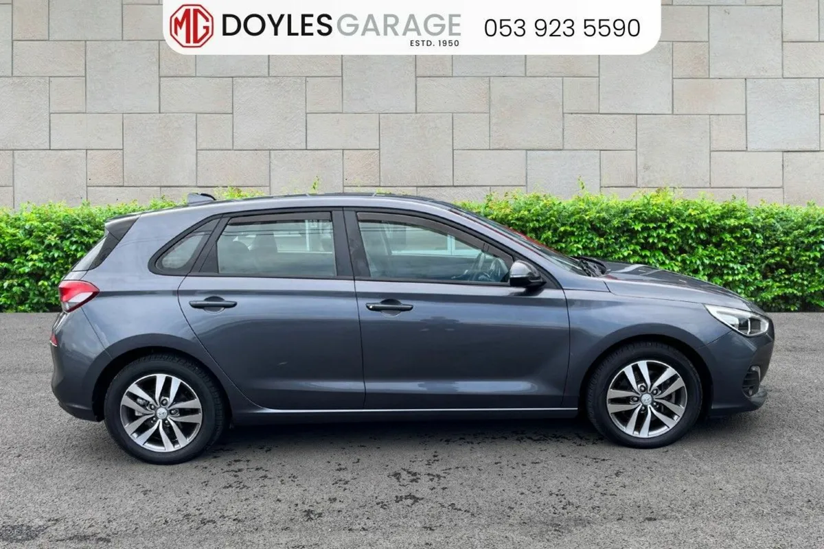 Hyundai i30 Diesel Deluxe Auto - Image 2