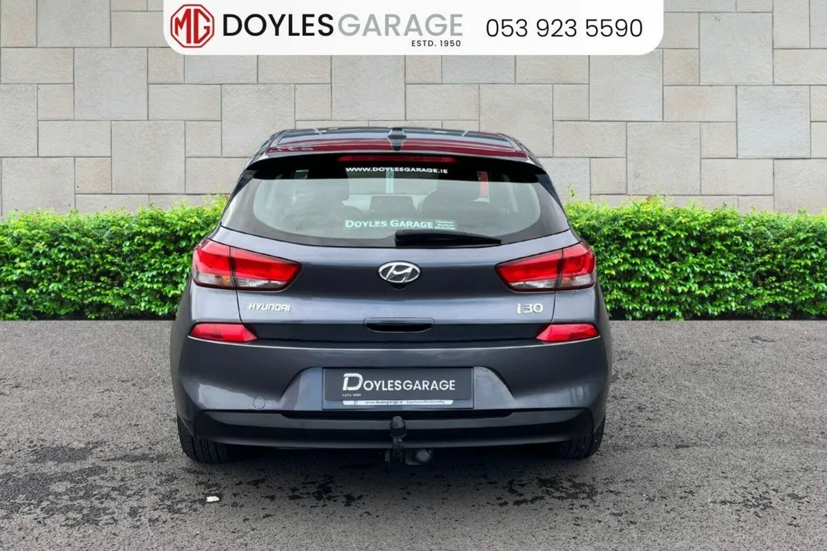Hyundai i30 Diesel Deluxe Auto - Image 4