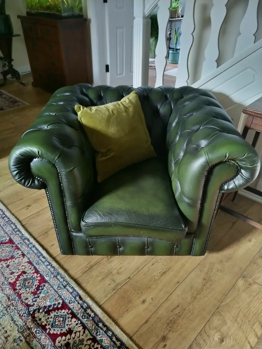 Chesterfield Suite - Image 4