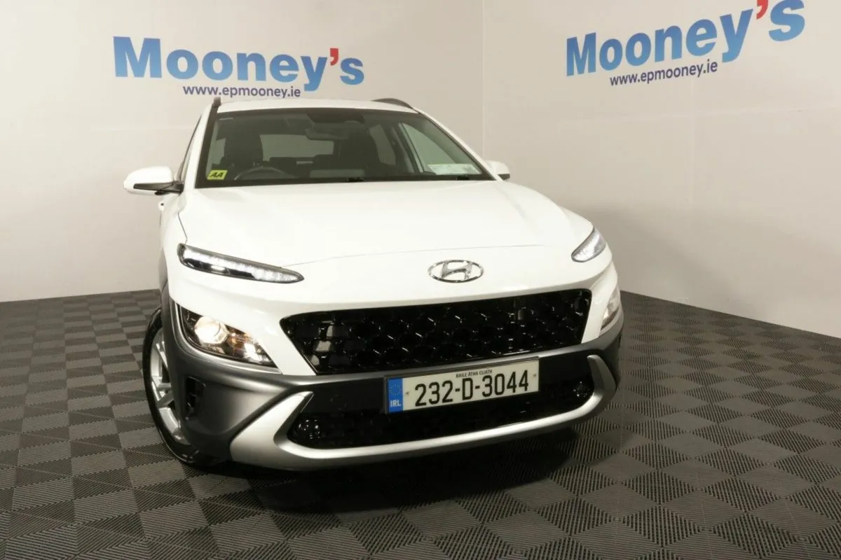 Hyundai KONA EXECUTIVE 1.0L PETROL COMPACT SUV ** - Image 2