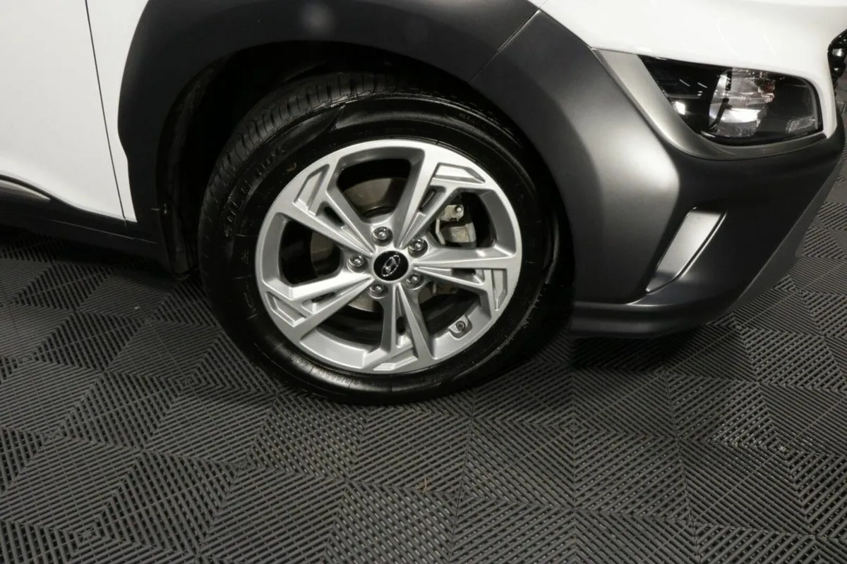 Hyundai KONA EXECUTIVE 1.0L PETROL COMPACT SUV ** - Image 3