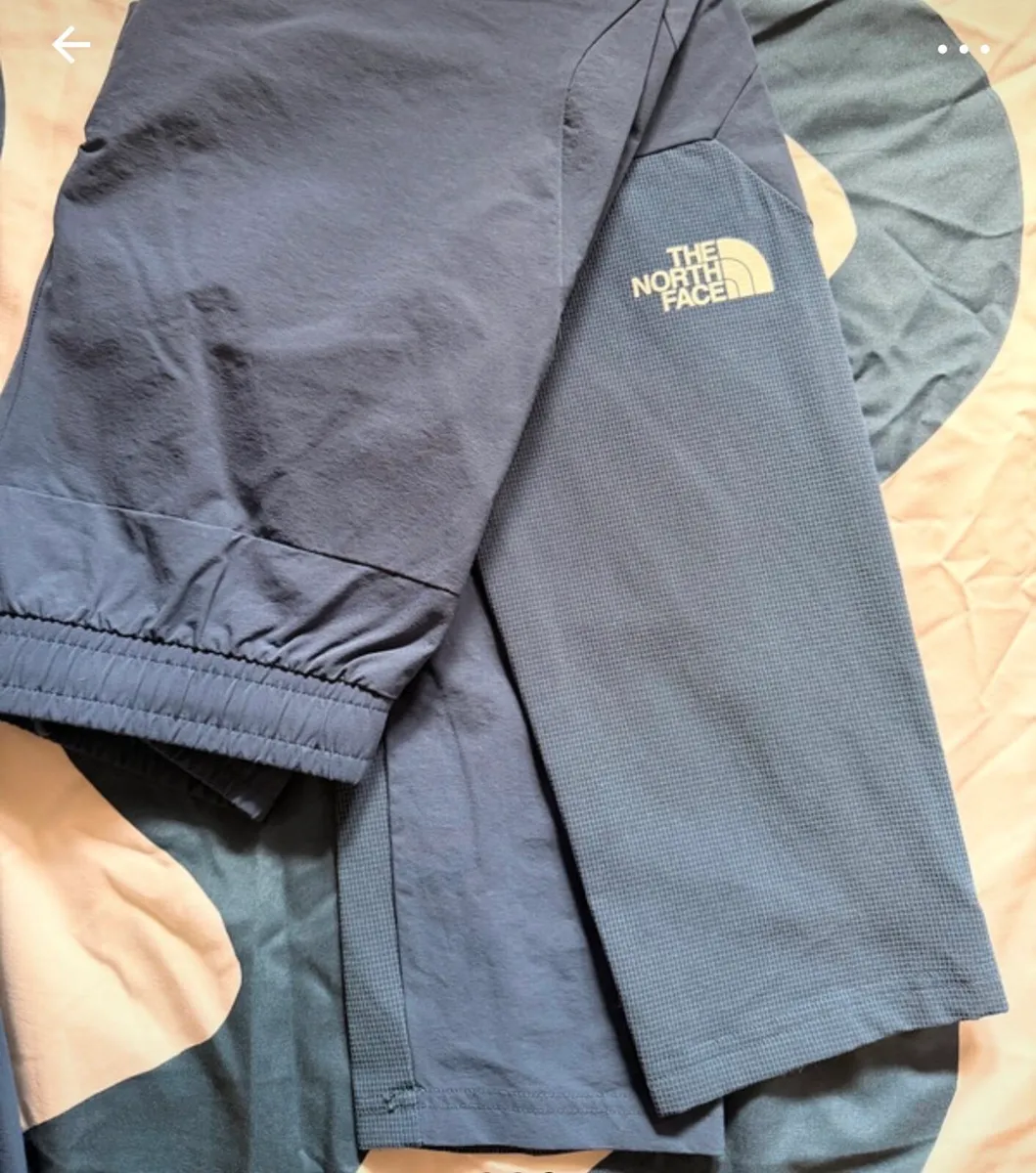 Boys north face tracksuit - Image 3