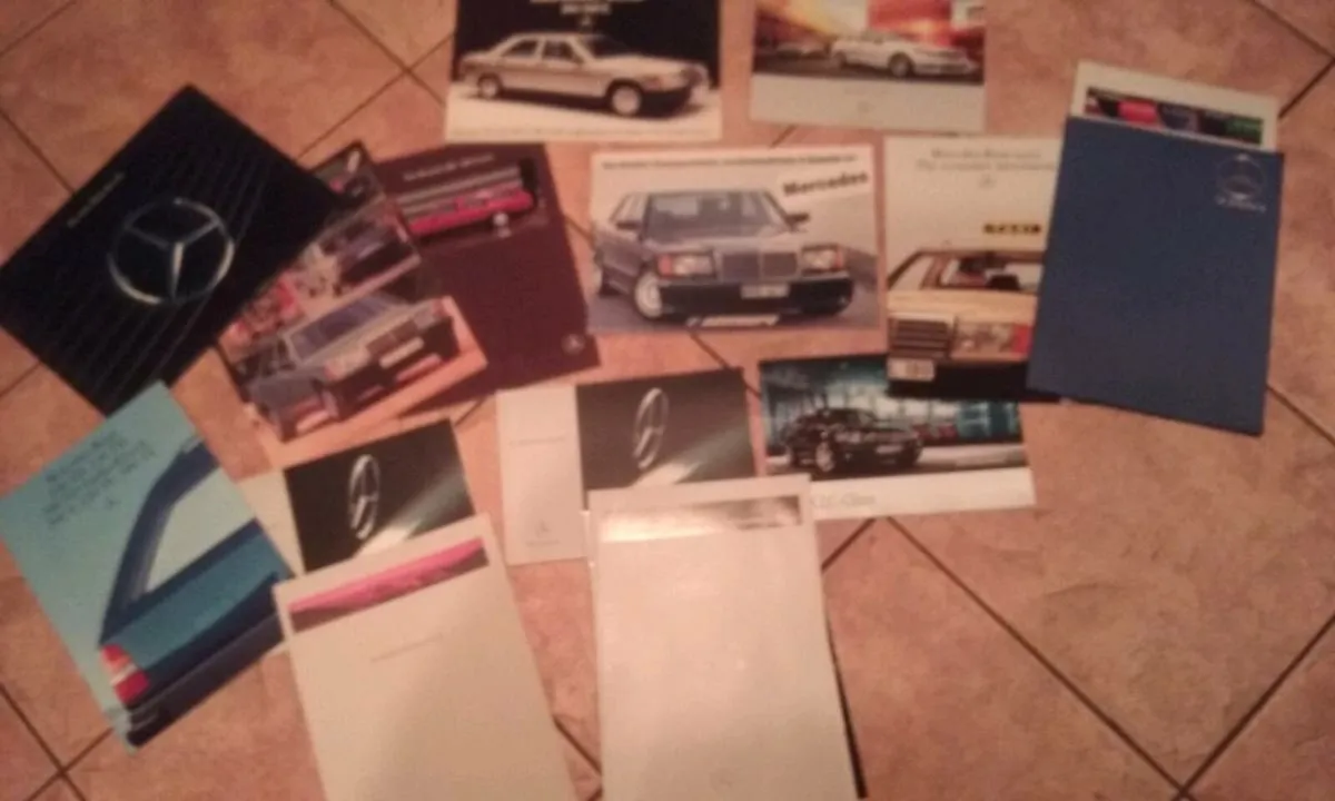 Miscellaneous Car brochures - Image 1