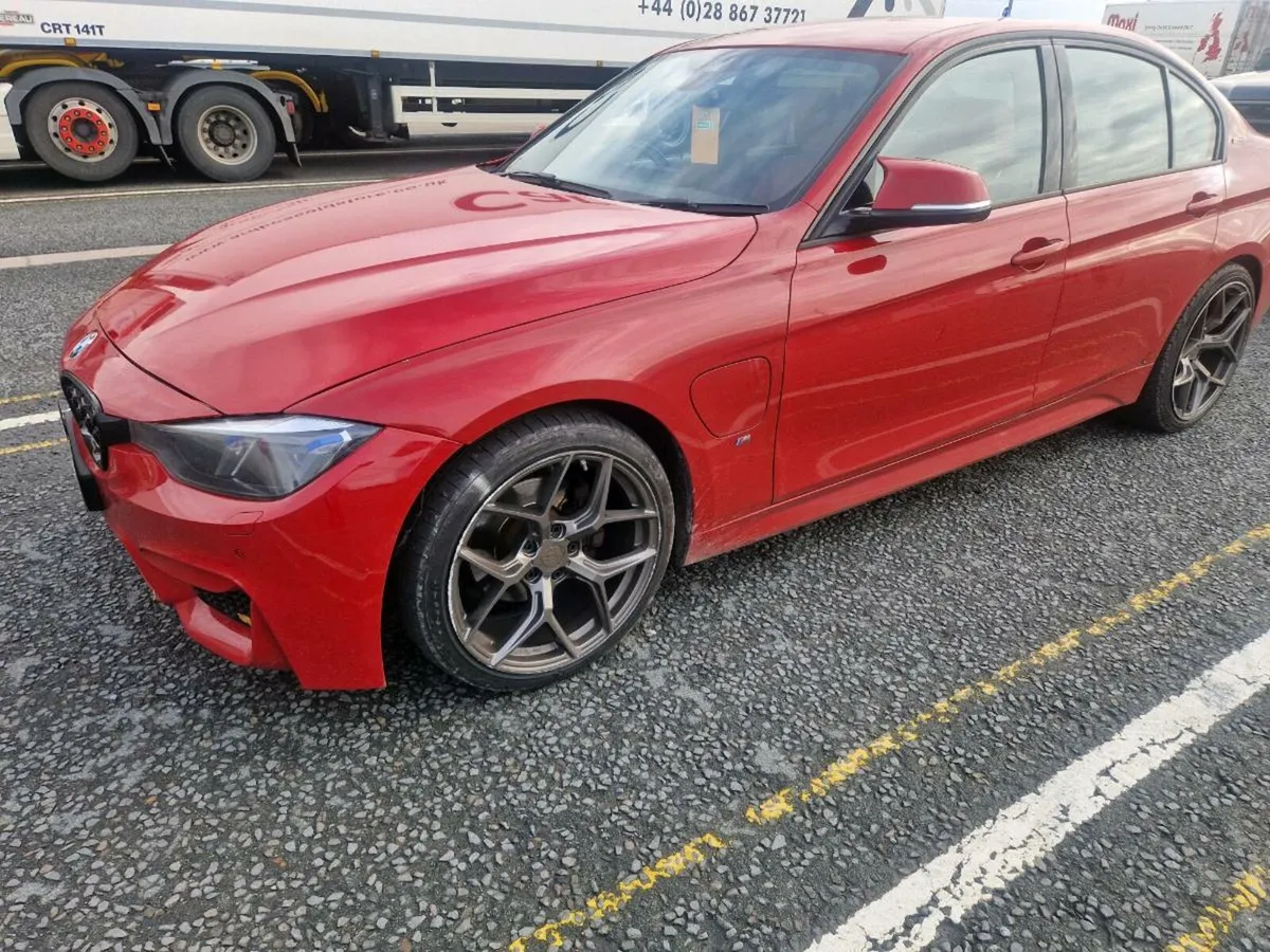 Bmw 330e breaking - Image 2