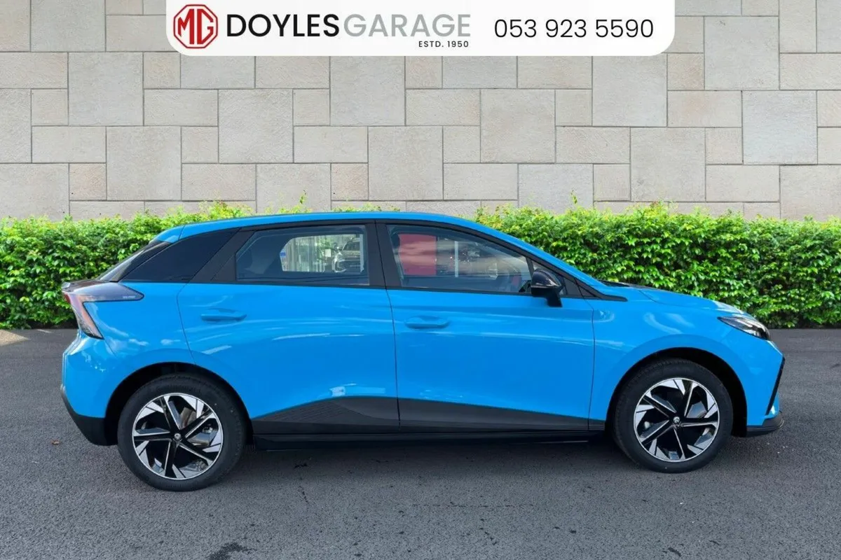 MG MG4 SR Excite 261 Offers Available - Image 2