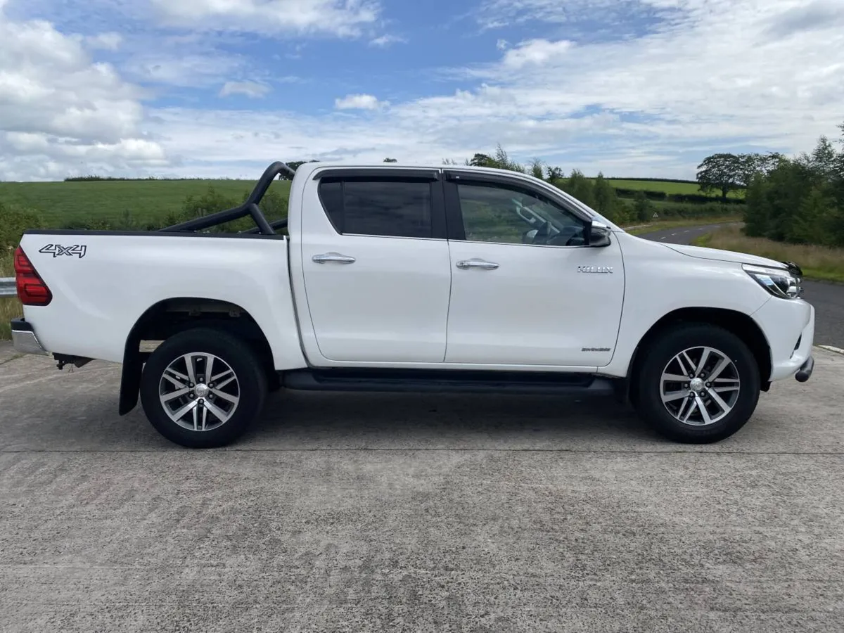 2018 Toyota Hilux 2.4 D 150 Invincible Auto - Image 4