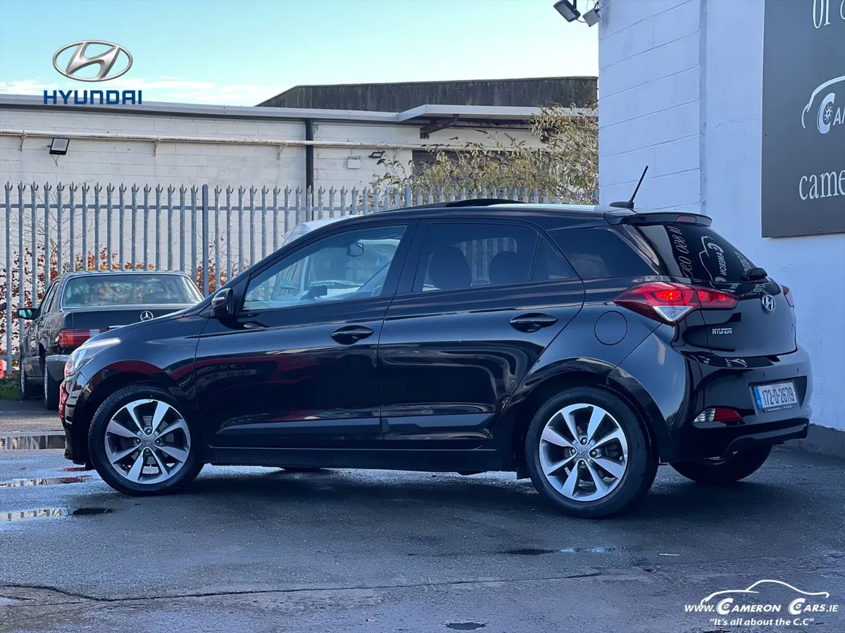 HYUNDAI i20 PREMIUM PANORAMIC ROOF - Image 4